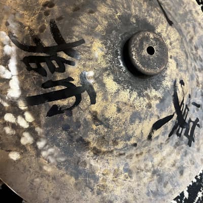 (MINT) Wuhan 18" Vintage Hand Painted China Cymbal image 2