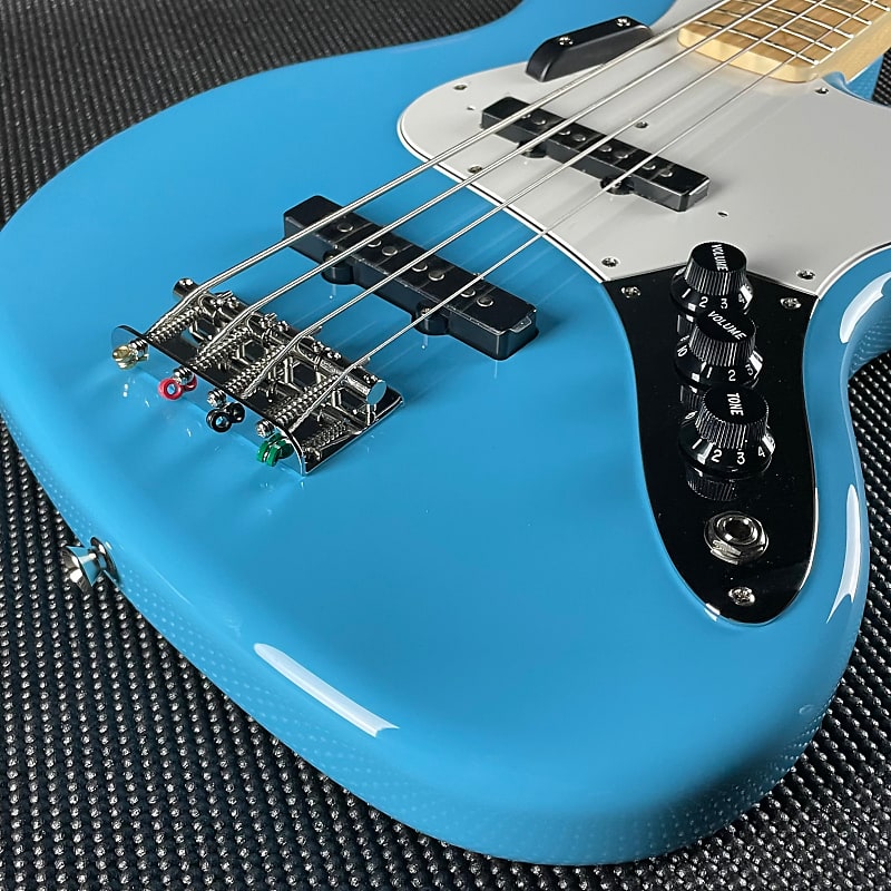 Fender Made in Japan Limited International Color Jazz Bass