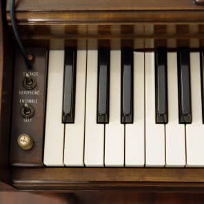 Wurlitzer 720 Electronic Piano with Vibrato in Walnut image 3