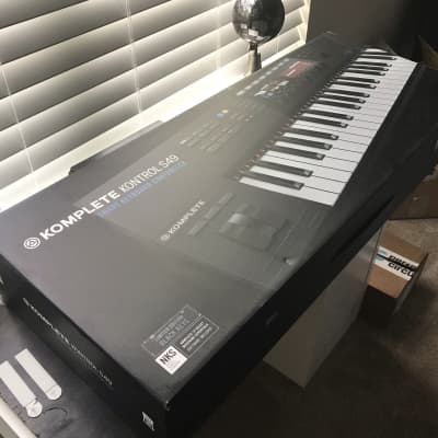 Native Instruments Komplete Kontrol S49 Smart Keyboard