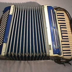 Vintage Very Beautiful Roma 120 Bass Accordion with 3 Stops, in Original Case & Ready to Play as-is image 5