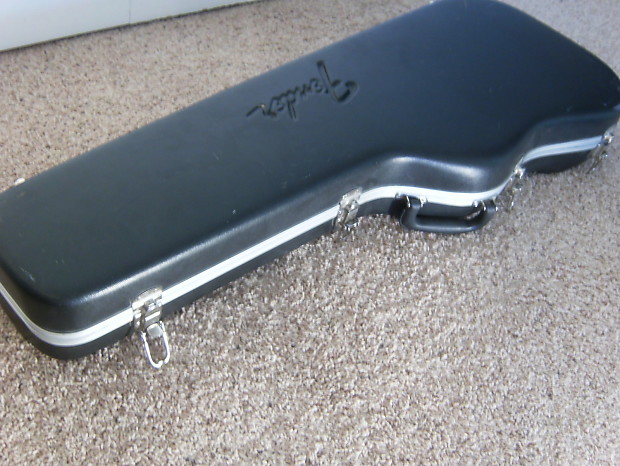 Fender chainsaw store guitar case