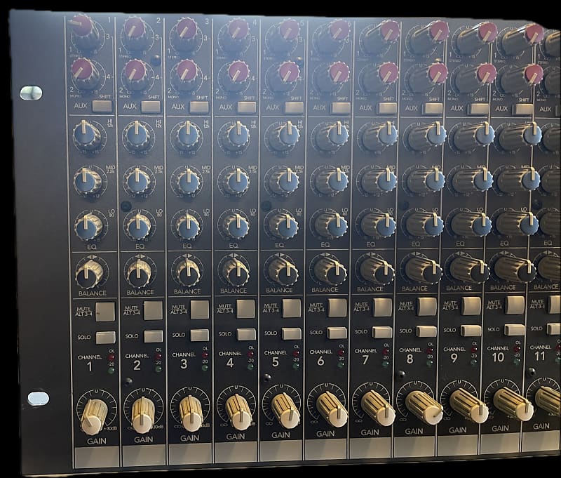 Mackie LM-3204E 16-Channel Stereo Line Mixer | Reverb