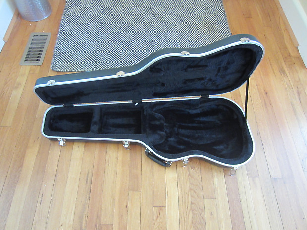 Fender molded hardshell clearance case