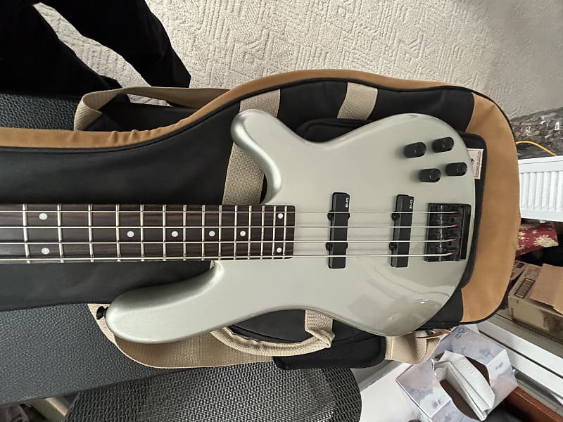美品 FERNANDES GRAVITY 4X ベース ギター 4弦 シルバー 送料無料 FERNANDES GRAVITY 4X 09 ベース - メルカリ