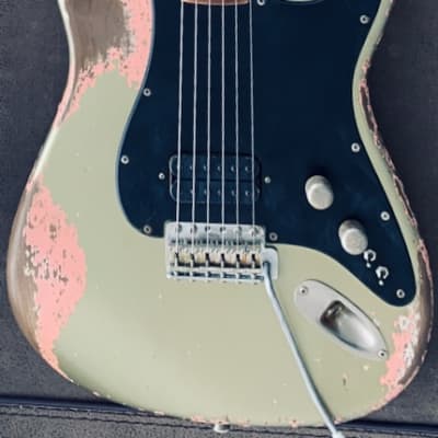 S71 RELICS Custom Made unique « Nitro S Modern/Vintage Single Humbucker ’69/80’s, Gold Top over Pink Shell Heavy-Relic ». image 5