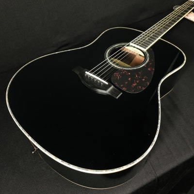Yamaha LL16D ARE Original Jumbo - Black Bundle with Elixir Strings 