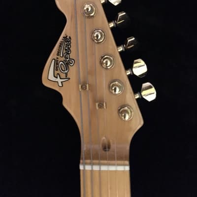 Dewey Decibel FlipOut "stratocaster" Guitar Gold glitter finish w/case 2004-5 Gold Glitter image 3