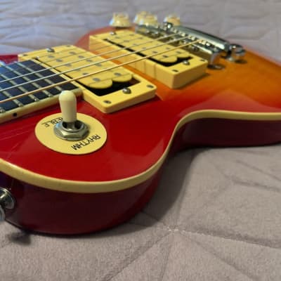 ミニ　サンダーバード　samick Spotted Samick Mini Thunderbird bass. Cool little travel