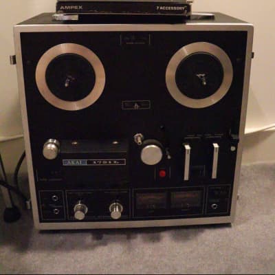 Akai 1721L - Vintage Tape Recorder In Great Working Order - Reel to Reel -  1970 Leather Black