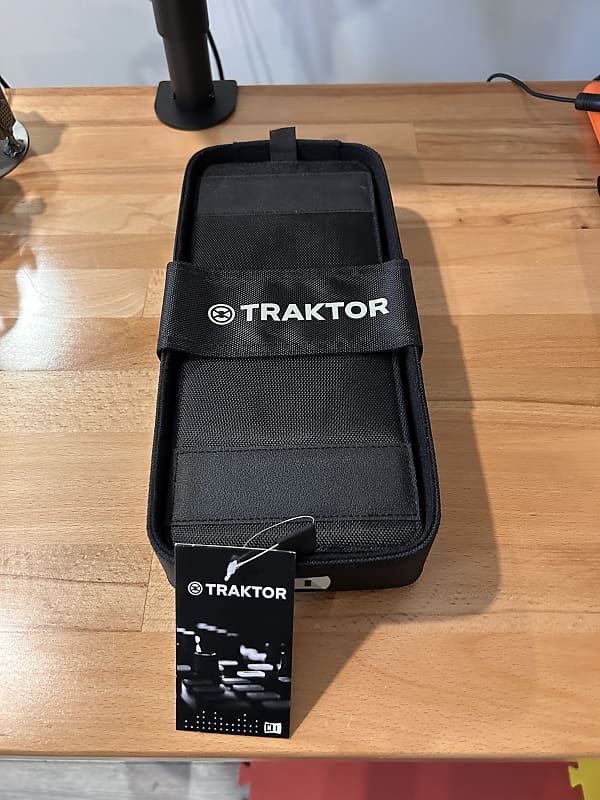 Native Instruments Traktor Kontrol x1 Bag / Stand 2023