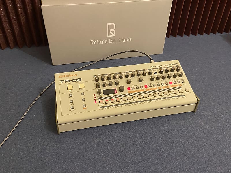 Roland Boutique Series TR-09 Rhythm Performer Drum Machine Roland Boutique Series TR-09 Rhythm Performer Drum Machine