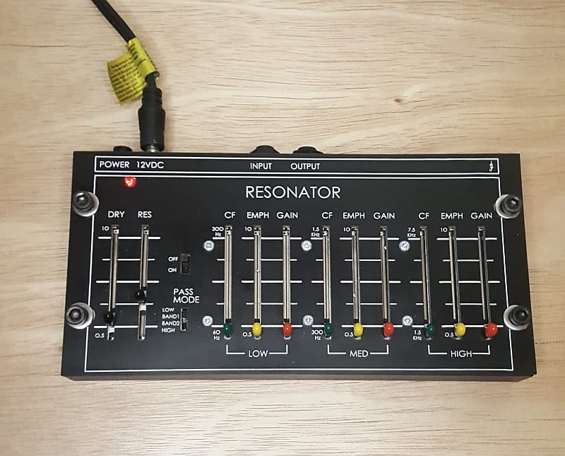 JSI Synth Polymoog inspired Resonator w/ power supply Reverb
