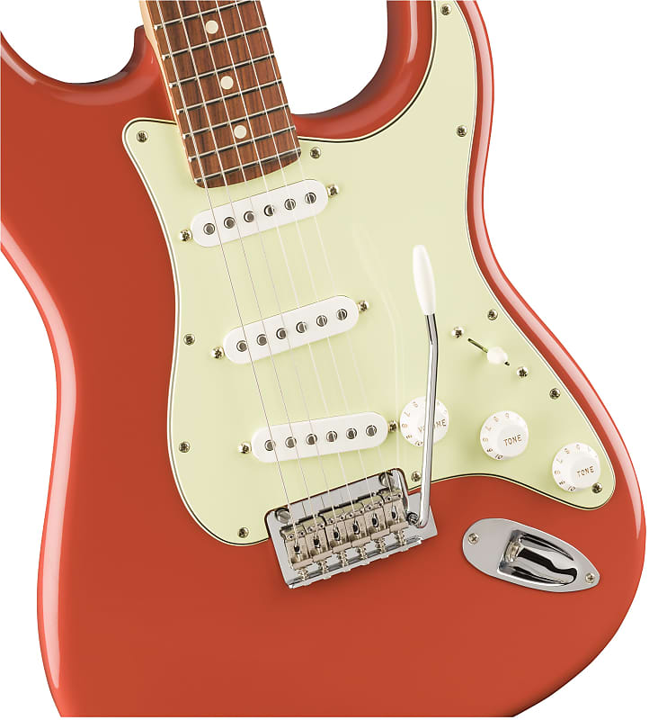 Fender Limited Edition Player Stratocaster®, Pau Ferro Fingerboard, Fiesta  Red