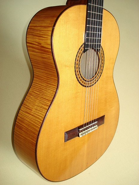 Maple hotsell classical guitar