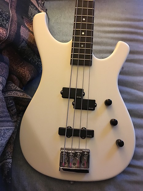 Larrivee bass hot sale