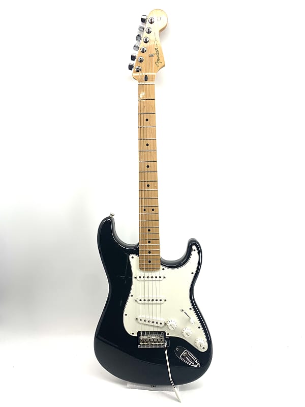 Used Fender Mexican Black Stratocaster | Reverb