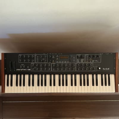 Dave Smith Instruments Prophet 08 PE 61-Key 8-Voice Polyphonic Synthesizer (+custom made flight case)