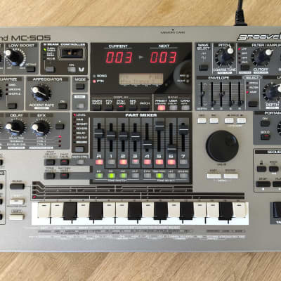 Roland MC-505 Groovebox