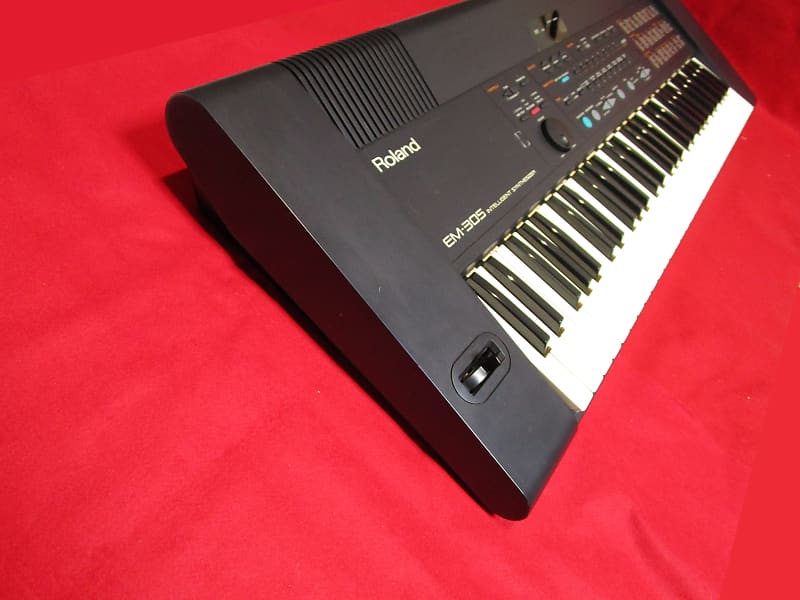 Roland EM-305 Intelligent Synthesizer Arranger Keyboard