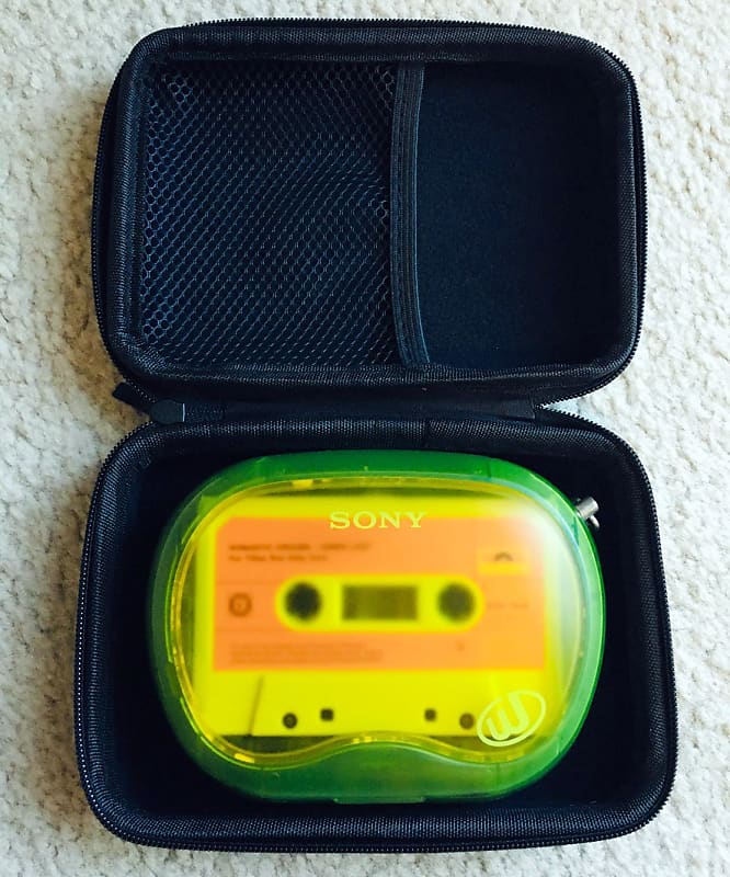 Sony WM-EQ2 [COLLECTIBLE] Walkman Cassette Player, Super Rare Green, NEAR  MINT Working Shape !!