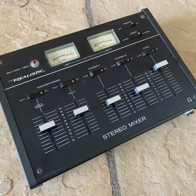 Realistic 909B portable Reel to Reel stereo recorder