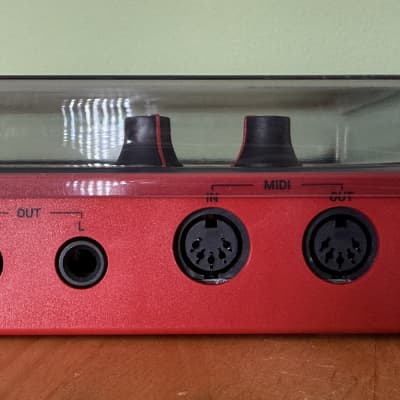 IK Multimedia IK Multimedia UNO Synth Pro Desktop 32-Key Analog Synthesizer with DECKSAVER image 8