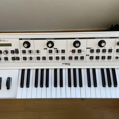 Moog Little Phatty Stage II Limited White Edition 2010