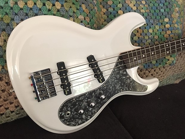 Aria store mosrite bass