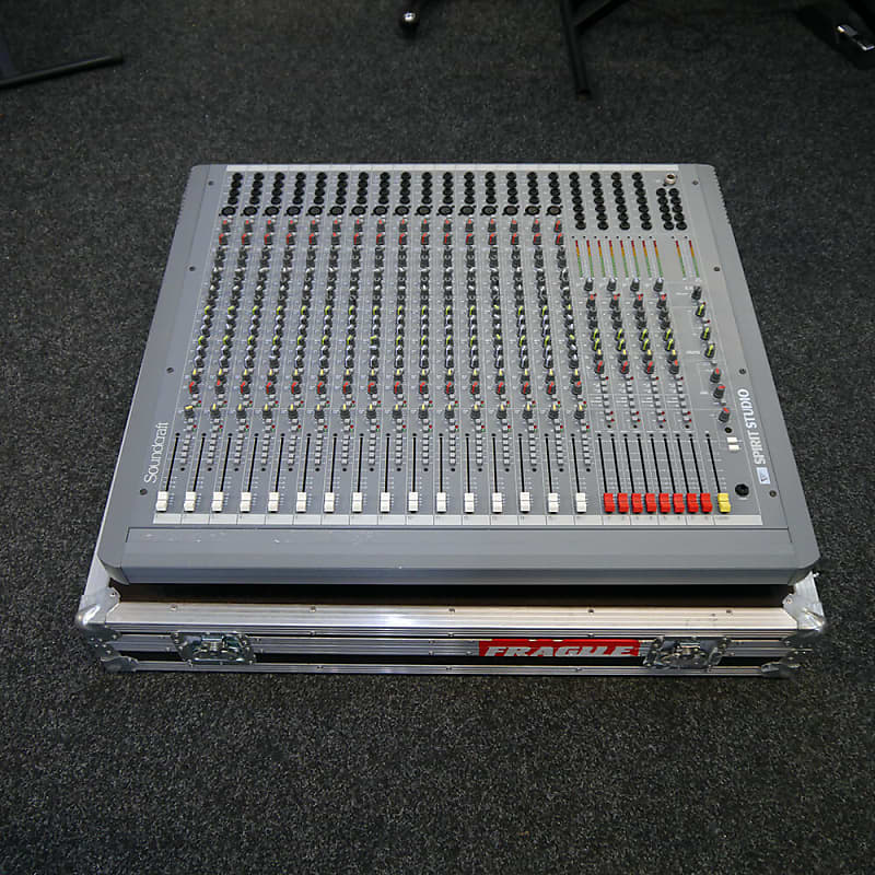 Soundcraft Studio 1682 Mixer w/Flight Case 2nd Hand Reverb