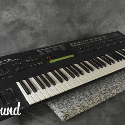 Yamaha DX7IIFD 61-Key 16-Voice Digital Synthesizer with Floppy