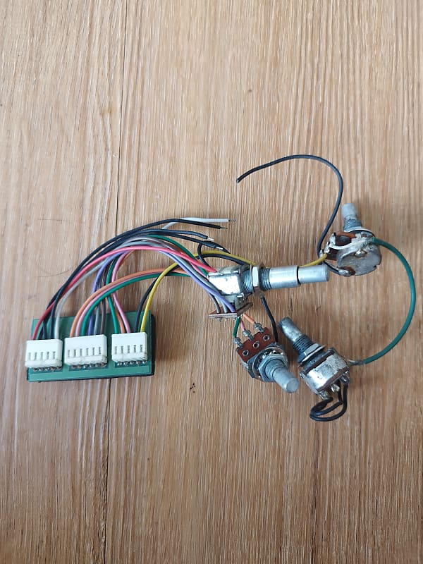 Ibanez SR300 Bass Preamp Reverb UK