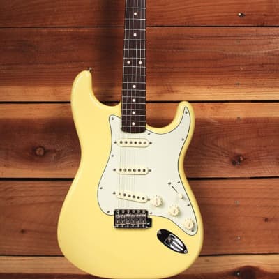 FENDER CLASSIC SERIES 60s STRATOCASTER Rare Canary Diamond Yellow Strat 66380 image 3