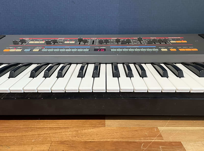 Roland Juno 106s 61-Key Programmable Polyphonic Synthesizer