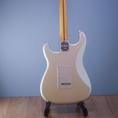 Fender H.E.R. Stratocaster Chrome Glow DEMO image 7