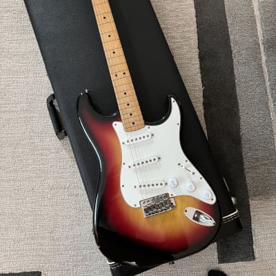 Vintage Squier by Fender Silver Series Stratocaster 1990 Vintage Squier by Fender Silver Series Stratocaster 1990