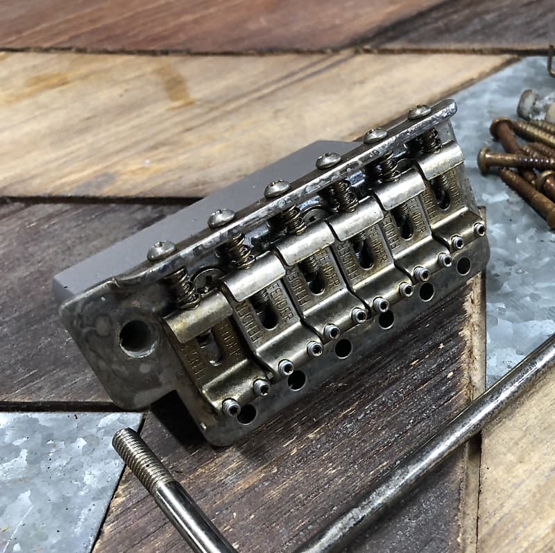 Real Life Relics Fender® Aged Stratocaster® Tremolo Bridge | Reverb UK
