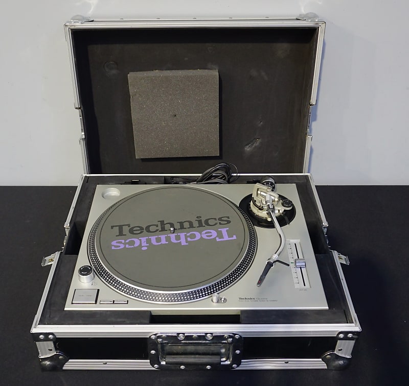 Technics SL-1200 MK2 Original Silver Professional DJ Technics SL-1200 MK2 Original Silver Professional DJ