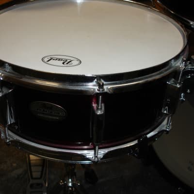 Pearl Forum 5-Piece Standard Drum Set with Hardware & Cymbals