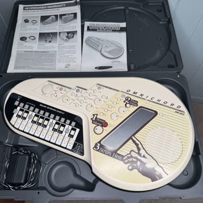 鈴木楽器　オムニコード(omnichord) omnichord OM-300 鈴木楽器オムニコード(omnichord) omnichord OM-300