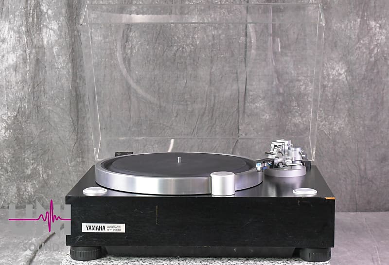 YAMAHA GT-2000 Direct Drive Record Turntable In Very Good Condition  			