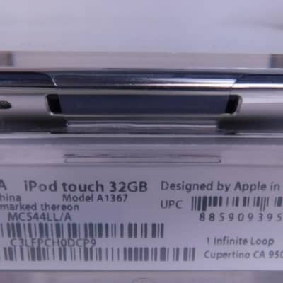 Apple Apple iPod Touch 4th Generation Black (32 GB) in Original Packaging image 4