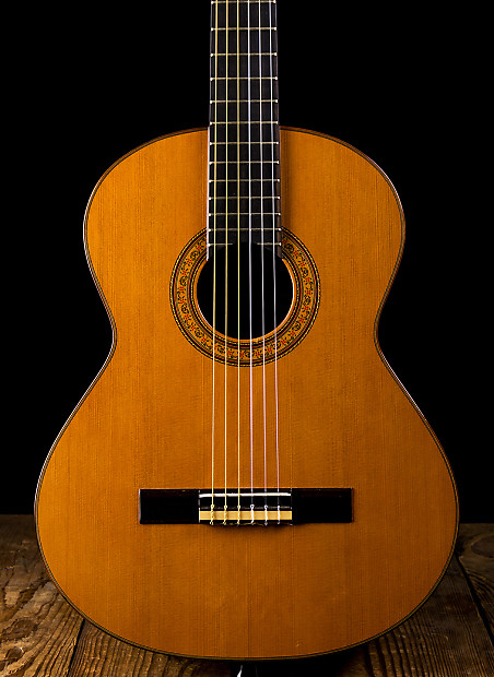 Ramirez r2 classical guitar top