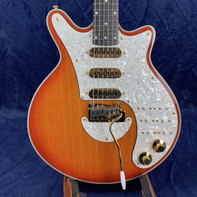 Brian May Red Special Signature Guitar in Honey Sunburst + Gig Bag image 2