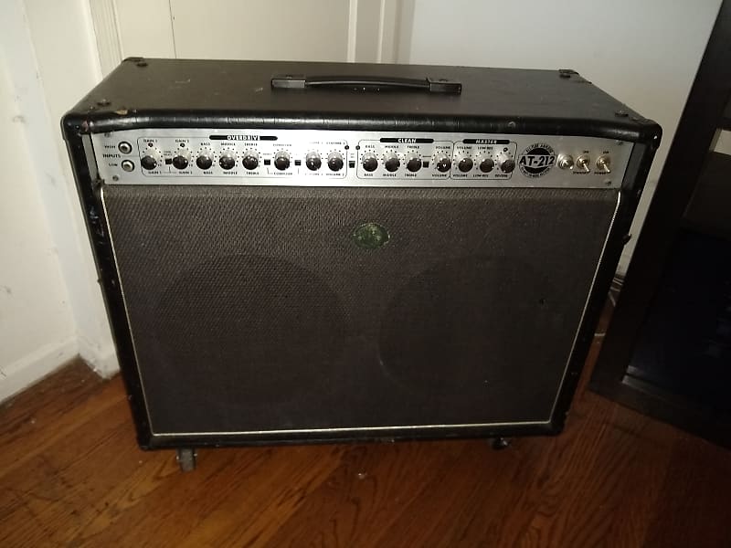 B52 AT212 100watt alltube 2 x 12" combo with trimode Reverb