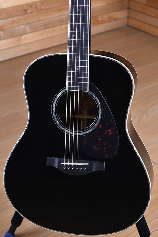 YAMAHA LL16D ARE 超美品 YAMAHA LL16D AREをレビュー。10万円前半で高級ギターのような