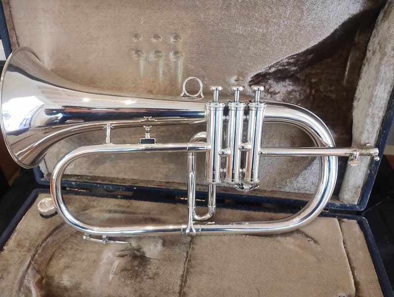 Boosey & Hawkes Sovereign 'Round Stamp' Flugelhorn - Silver Boosey & Hawkes Sovereign 'Round Stamp' Flugelhorn - Silver