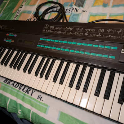 Yamaha DX7 with ROM Cartridge