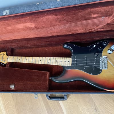 1975-1976 Fender Stratocaster Tobacco Sunburst image 2