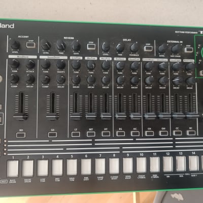 Roland AIRA TR-8 Rhythm Performer with 7x7 Expansion and Decksaver